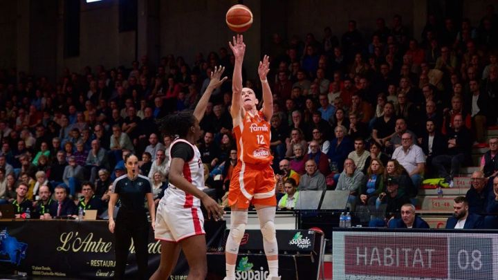 Ikšķilietei Šteinbergai “double-double” un pirmā uzvara Ķīnā