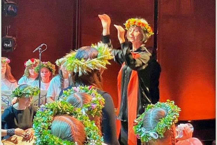 Attēls rakstam: Valda Bagāta – ar kokli apkārt pasaulei