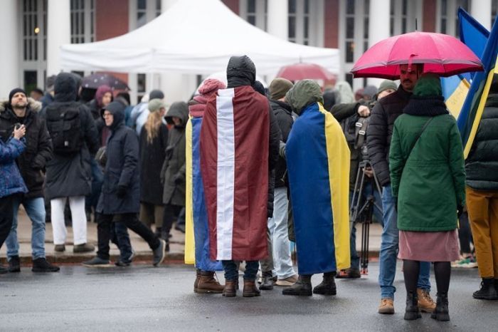 Aptauja: 65% Latvijas iedzīvotāju ikdienā izjūt stresu Ukrainā notiekošā kara dēļ