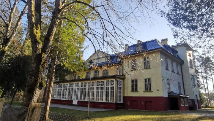 Starp bērniem, gariņiem un Cīruļa gleznām – auklītes atmiņas par darbu Ogres sanatorijās