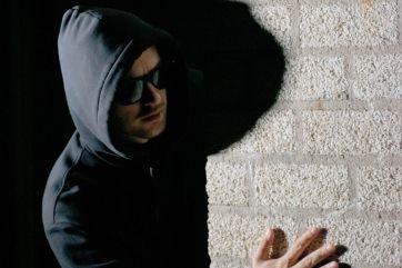 Attēls rakstam: Tiesas lēmums nav apturējis: vīrietis uzturas netālu no mājokļa, kam nedrīkstēja tuvoties
