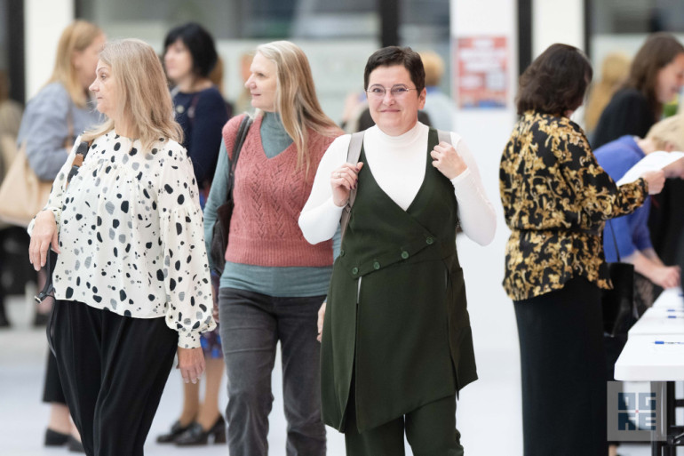 FOTO: Konference “IEraugi. IEdvesmo. IEsaisti.” kā ražas novākšana Ogres novada pedagogu kopienai