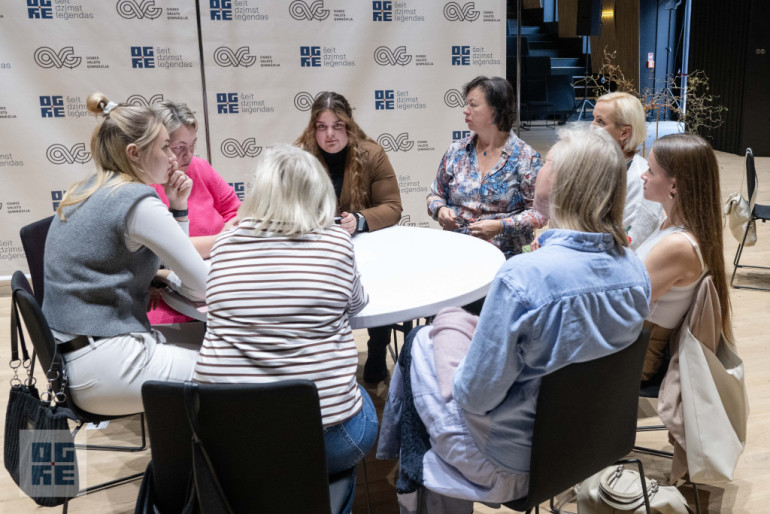 FOTO: Konference “IEraugi. IEdvesmo. IEsaisti.” kā ražas novākšana Ogres novada pedagogu kopienai