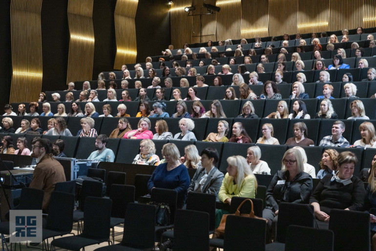FOTO: Konference “IEraugi. IEdvesmo. IEsaisti.” kā ražas novākšana Ogres novada pedagogu kopienai