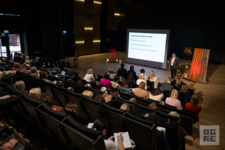 FOTO: Konference “IEraugi. IEdvesmo. IEsaisti.” kā ražas novākšana Ogres novada pedagogu kopienai