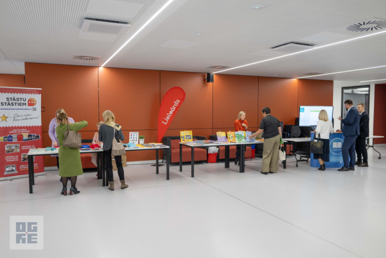 FOTO: Konference “IEraugi. IEdvesmo. IEsaisti.” kā ražas novākšana Ogres novada pedagogu kopienai