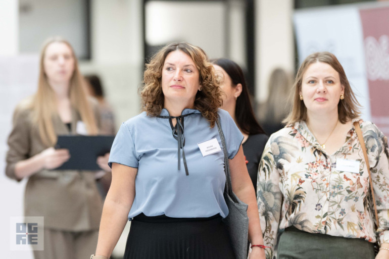 FOTO: Konference “IEraugi. IEdvesmo. IEsaisti.” kā ražas novākšana Ogres novada pedagogu kopienai