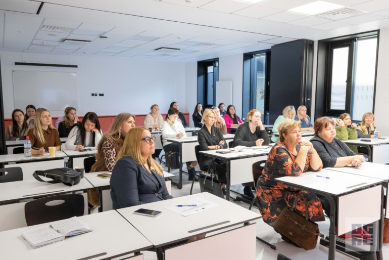 FOTO: Konference “IEraugi. IEdvesmo. IEsaisti.” kā ražas novākšana Ogres novada pedagogu kopienai