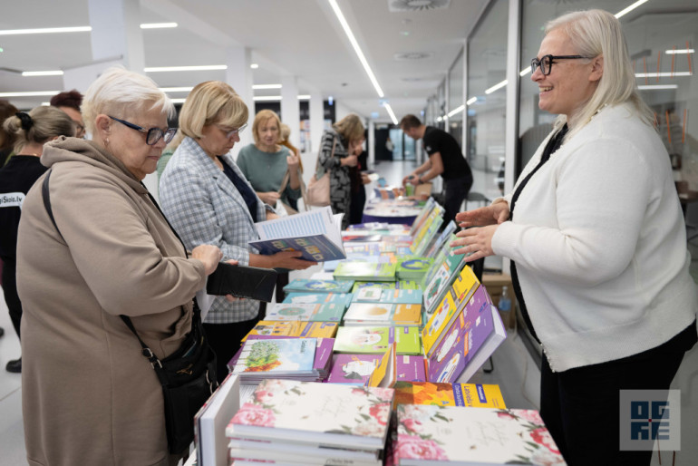 FOTO: Konference “IEraugi. IEdvesmo. IEsaisti.” kā ražas novākšana Ogres novada pedagogu kopienai