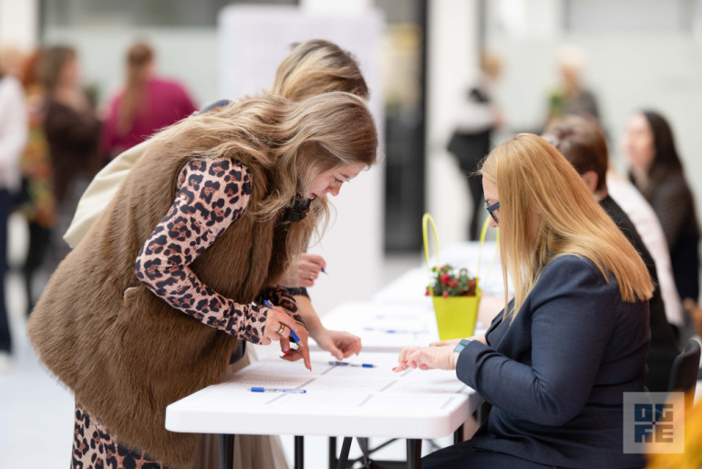 FOTO: Konference “IEraugi. IEdvesmo. IEsaisti.” kā ražas novākšana Ogres novada pedagogu kopienai