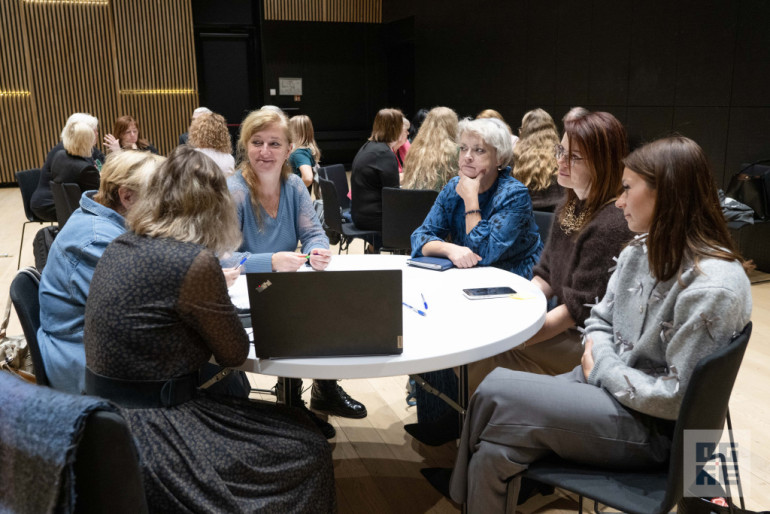 FOTO: Konference “IEraugi. IEdvesmo. IEsaisti.” kā ražas novākšana Ogres novada pedagogu kopienai