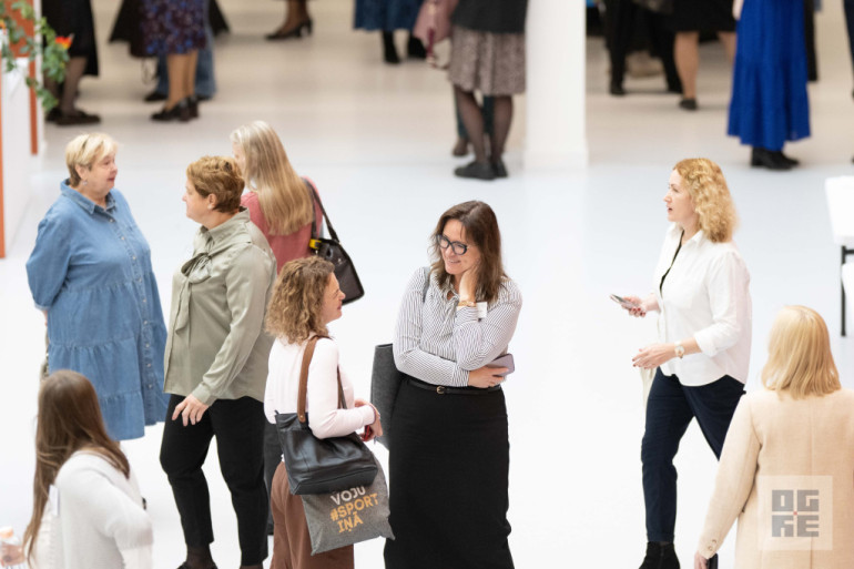 FOTO: Konference “IEraugi. IEdvesmo. IEsaisti.” kā ražas novākšana Ogres novada pedagogu kopienai