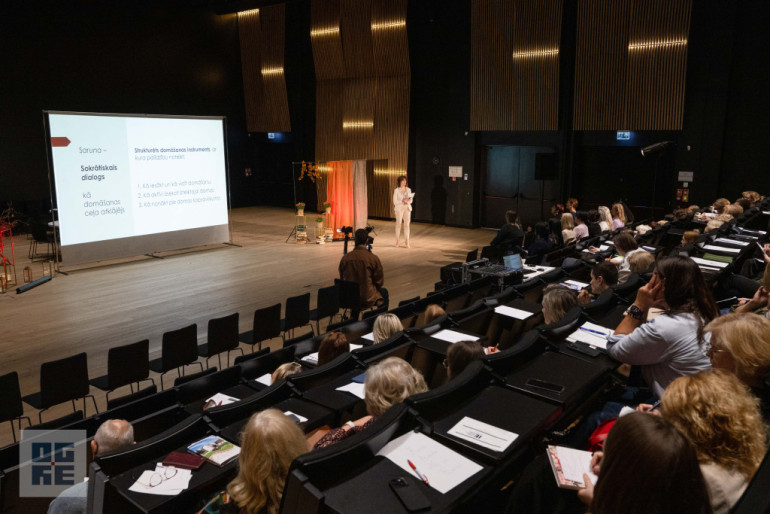 FOTO: Konference “IEraugi. IEdvesmo. IEsaisti.” kā ražas novākšana Ogres novada pedagogu kopienai