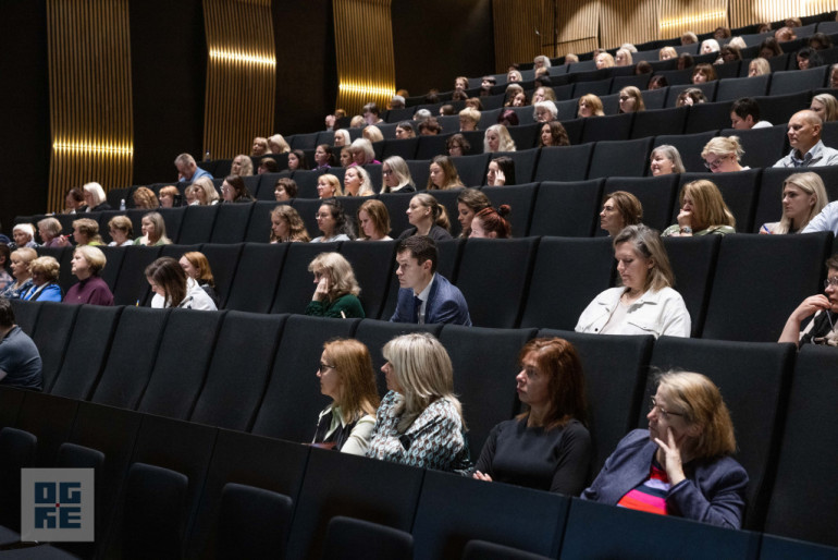 FOTO: Konference “IEraugi. IEdvesmo. IEsaisti.” kā ražas novākšana Ogres novada pedagogu kopienai