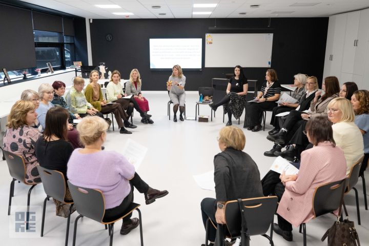FOTO: Konference “IEraugi. IEdvesmo. IEsaisti.” kā ražas novākšana Ogres novada pedagogu kopienai