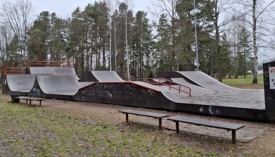 Skeitparkā Ikšķilē uzsākti rekonstrukcijas darbi