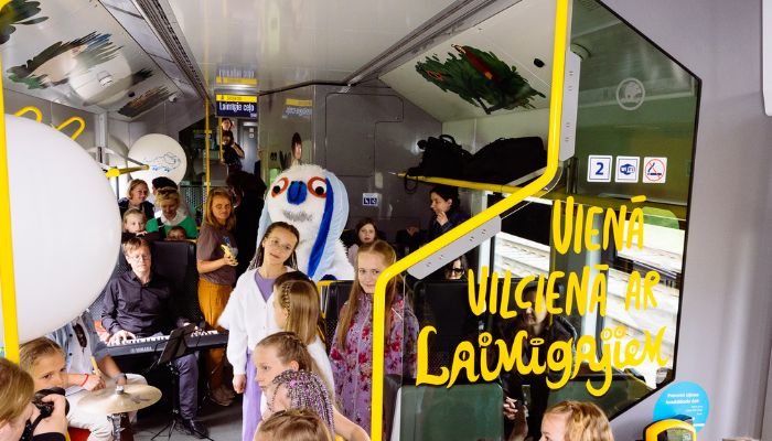 Ogres stacijā apstāsies filmai "Laimīgie" veltīts īpašais vilciens