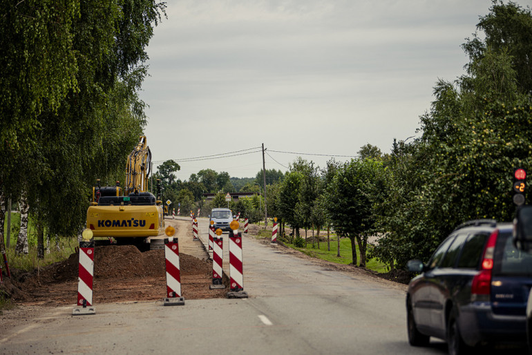 FOTO: Pārbūves darbi valsts reģionālo autoceļu posmos no Iesalkājas līdz Umurgai un no Kangariem līdz Tīnūžiem 
