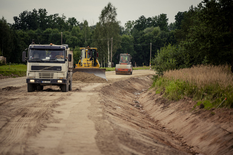 FOTO: Pārbūves darbi valsts reģionālo autoceļu posmos no Iesalkājas līdz Umurgai un no Kangariem līdz Tīnūžiem 
