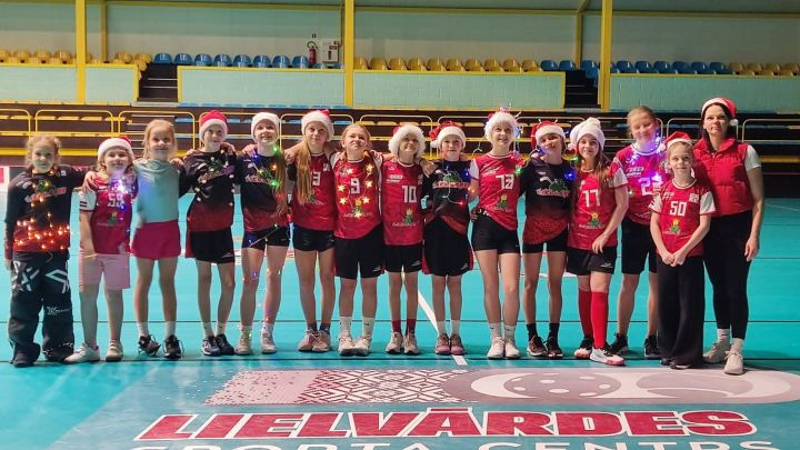 Meiteņu florbols Lielvārdē attīstās