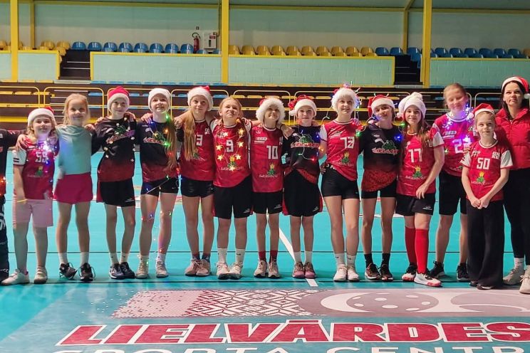 Attēls rakstam: Meiteņu florbols Lielvārdē attīstās