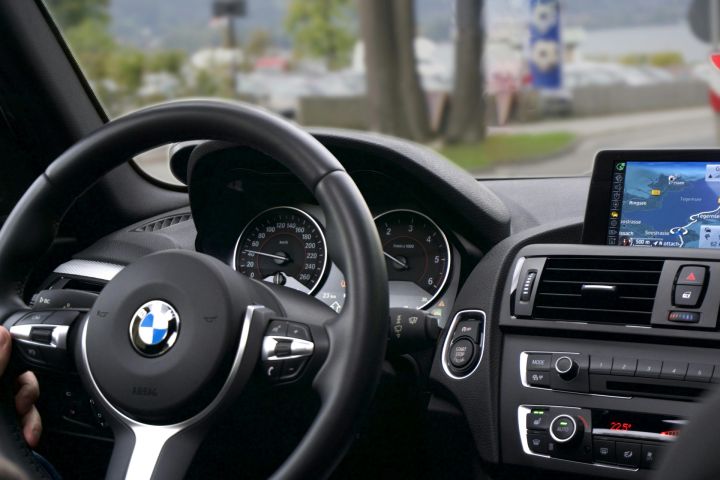Par braucienu reibumā ar svešu BMW  – probācijas uzraudzība
