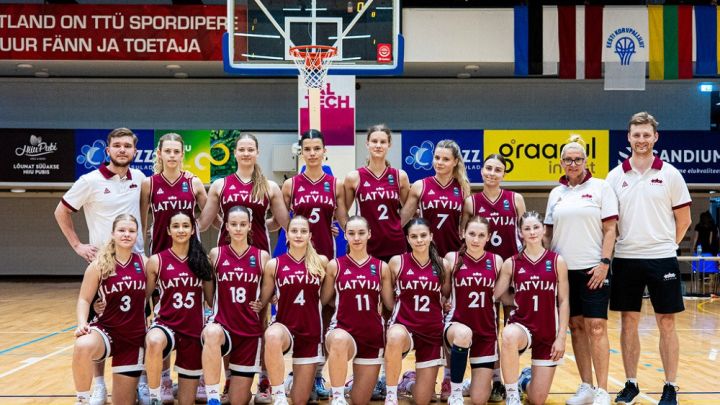 U16 meitenes asumiem bagātā spēlē minimāli zaudē lietuvietēm, ogrēnietei Sirsniņai 9 punkti