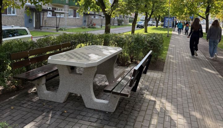 Mālkalnes prospektā, Ogrē, uzstādīts jauns betona šaha galds