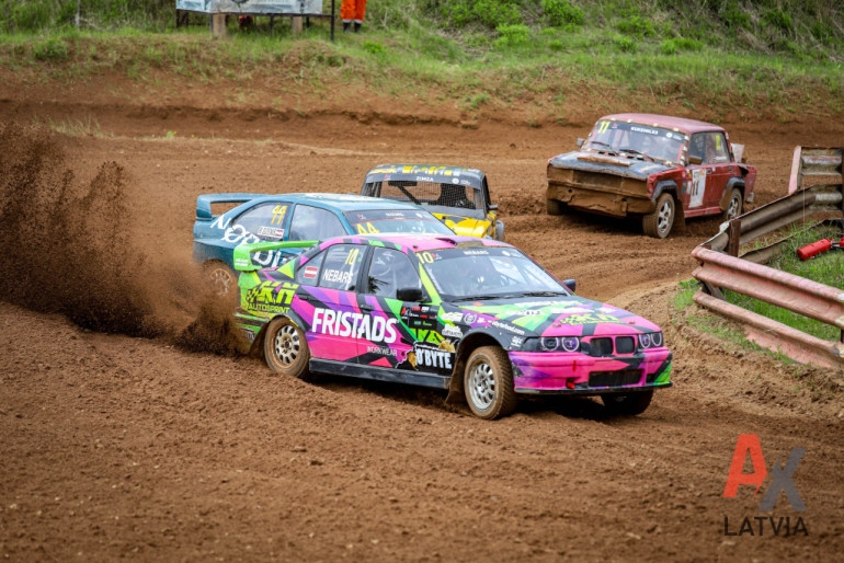 FOTO: Ogres novada autosportisti izcīna godalgotas vietas Latvijas autokrosa čempionātā Brenguļos