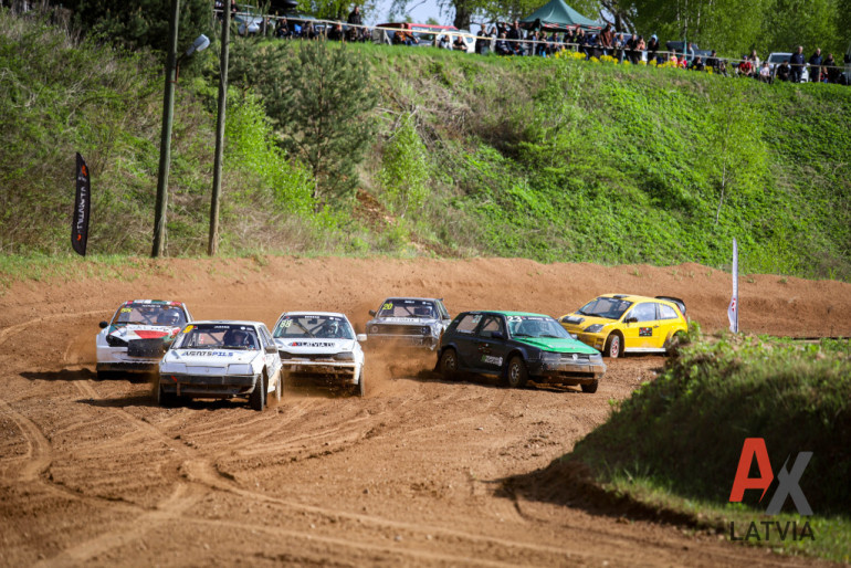 FOTO: Ogres novada autosportisti izcīna godalgotas vietas Latvijas autokrosa čempionātā Brenguļos