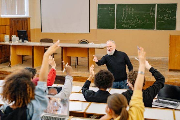 Attēls rakstam: Ogres novada pašvaldība skolotājiem kompensēs ceļa izdevumus uz skolu un dzīvokļa īri