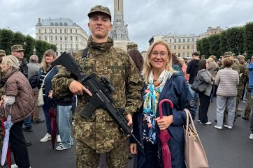 Attēls rakstam: Viņa tikai lepojās ar dēlu! Ārste Aiga Rotberga pēc dēla zvēresta VAD saskaras ar naida vilni