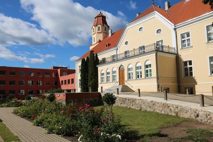 Suntažu pamatskolas salidojums "Skolai pilī 105"