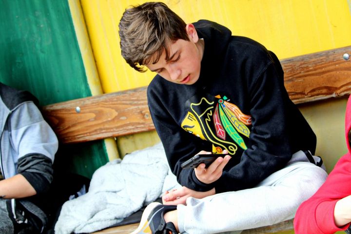 Aptauja: Sociālie tīkli apdraud draudzību – piektdaļa jauniešu piedzīvo attiecību pasliktināšanos