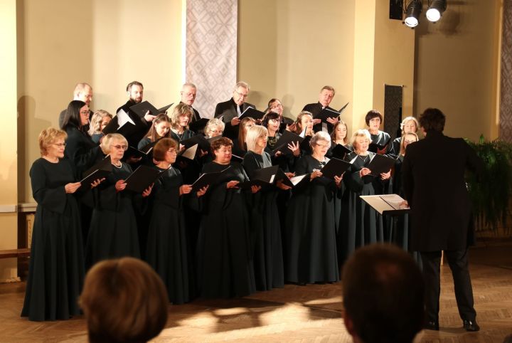 Kora "Suntaži" koncerts "Mēs tikāmies martā"