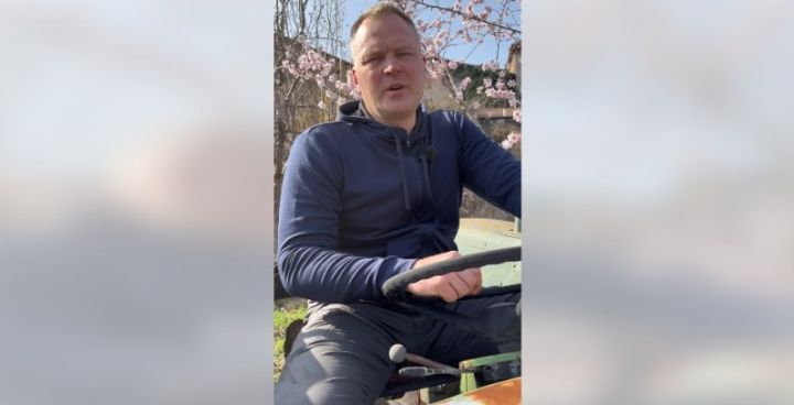 Ogres novada bioloģiskais zemnieks atlaiž Eviku Siliņu no amata