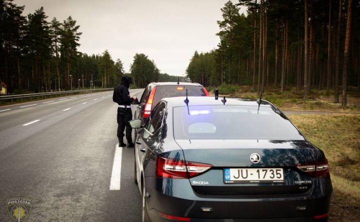 Diennakts laikā pieķerti pieci stipri piedzērušies autovadītāji