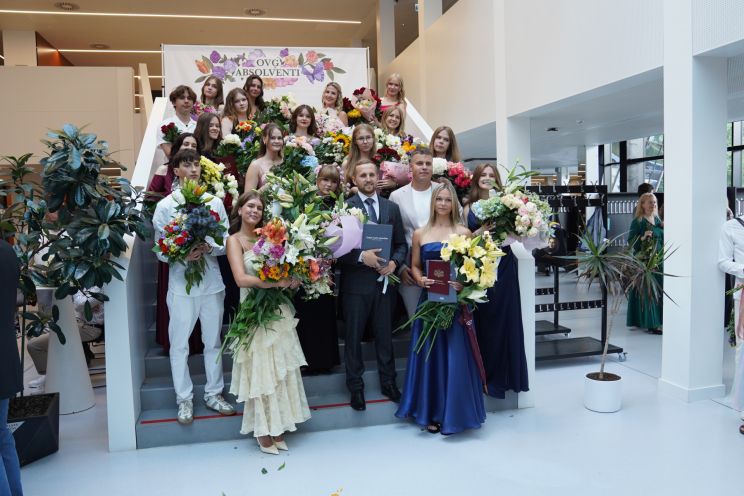 Attēls rakstam: FOTO: Lielākais izlaidums Ogres novadā - Ogres Valsts ģimnāziju absolvēja vairāk nekā 200 jaunieši
