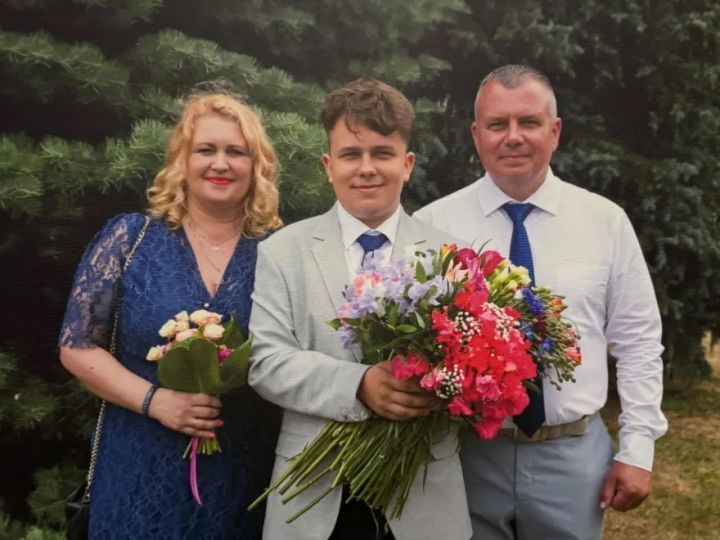 19 gadus vecajam Emīlam nepieciešama sabiedrības palīdzība, lai ārstētu audzēju galvā