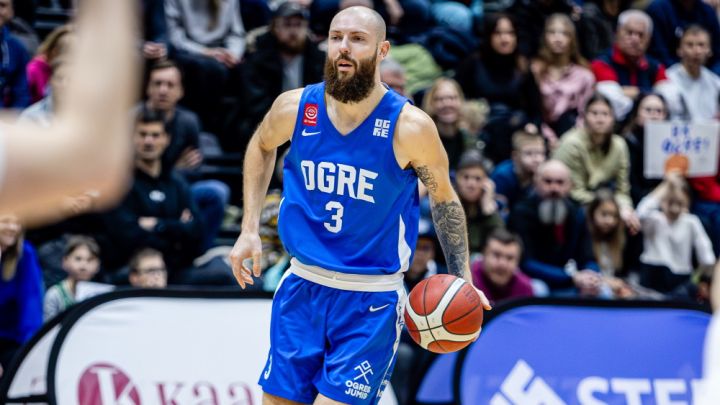 Spraigā duelī iedegas Apsītis, gādājot “Ogrei” uzvaru pār zeļļiem