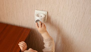 Attēls rakstam:  AS "Sadales tīkls": Interese par rozetēm nemainīgi ir galvenais cēlonis elektrotraumām mazu bērnu vidū