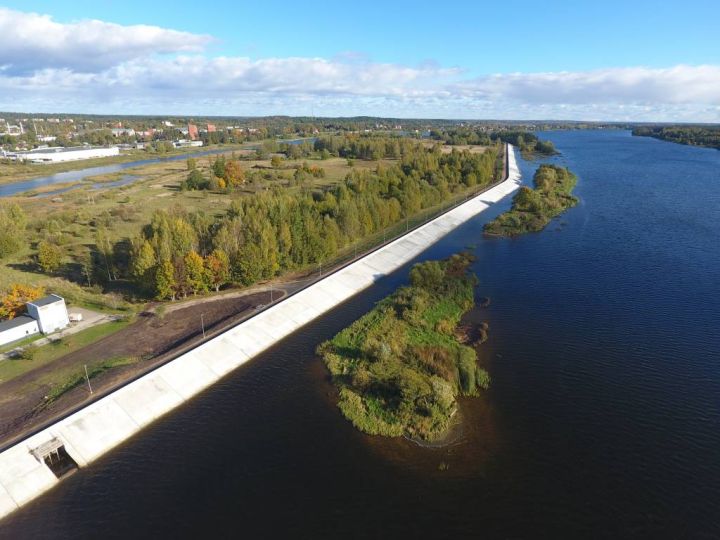 Daugavā iet ledus, ūdens līmenis saglabājas visai zems