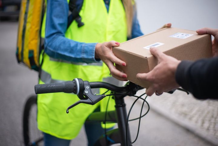 Kartona kastes – daudzfunkcionāls risinājums iepakošanai un uzglabāšanai