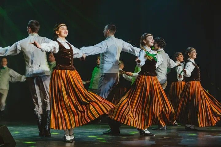 Deju kolektīva "Pūpolītis" visu paaudžu koncerts "Lai ir balta mums dzīvīte"