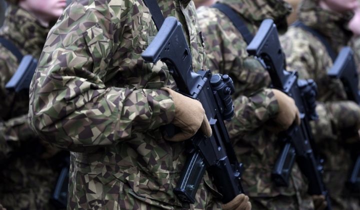 Cilvēki satraukti, ka nav tikuši pie informācijas "112.lv", saņemot ziņu par apdraudējumu Latvijas gaisa telpā