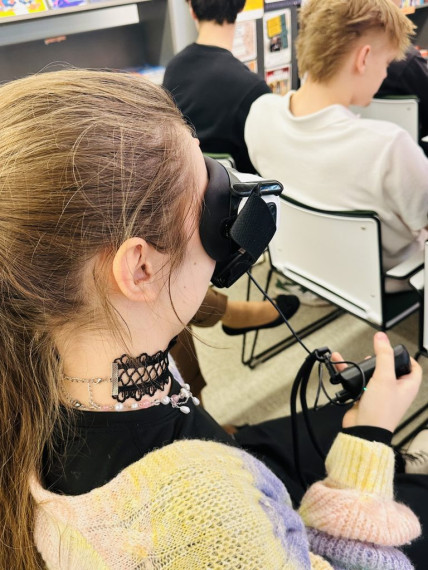 “Mana profesija – filmēšana ar dronu”: Jauniešu lasītavā viesojas videogrāfs Edgars Sparāns