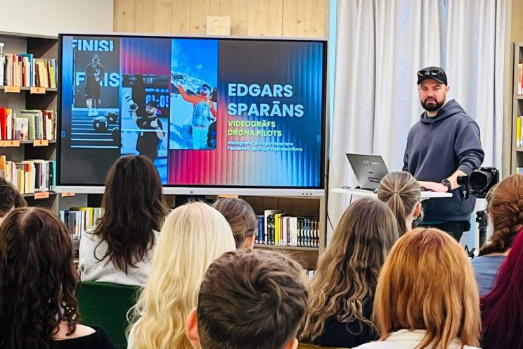Attēls rakstam: “Mana profesija – filmēšana ar dronu”: Jauniešu lasītavā viesojas videogrāfs Edgars Sparāns