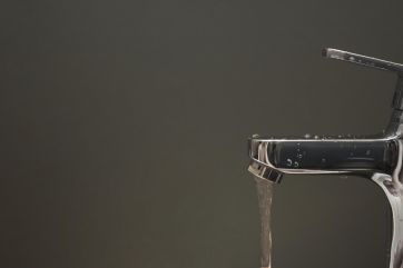 Attēls rakstam: Notikusi ūdensvada avārija. vairākās adresēs Celtnieku ielā nebūs pieejams ūdens