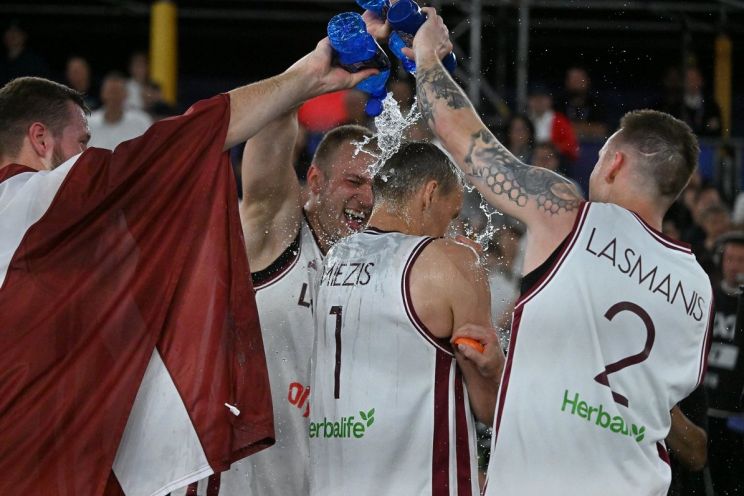 Attēls rakstam: Vēsturisks sasniegums: Latvijas 3x3 basketbolisti pirmo reizi izcīna Pasaules kausu un Varšavā skan mūsu himna