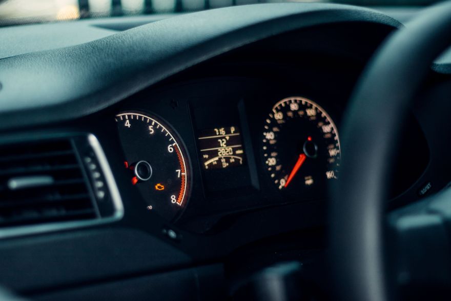 Aptauja atklāj cik autovadītāju mēdz pārsniegt atļauto braukšanas ātrumu vismaz par 10 kilometriem stundā